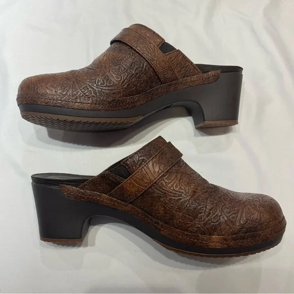 Crocs Brown Embossed Leather-Look Heeled Mules Slide On Women’s Size 10 Shoes - Picture 11 of 16